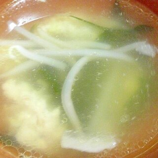 鶏団子の中華風スープ